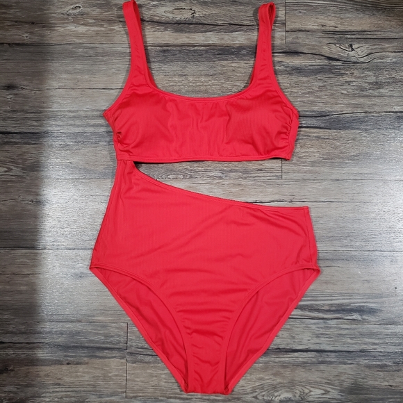 Red swimsuit - Picture 2 of 7